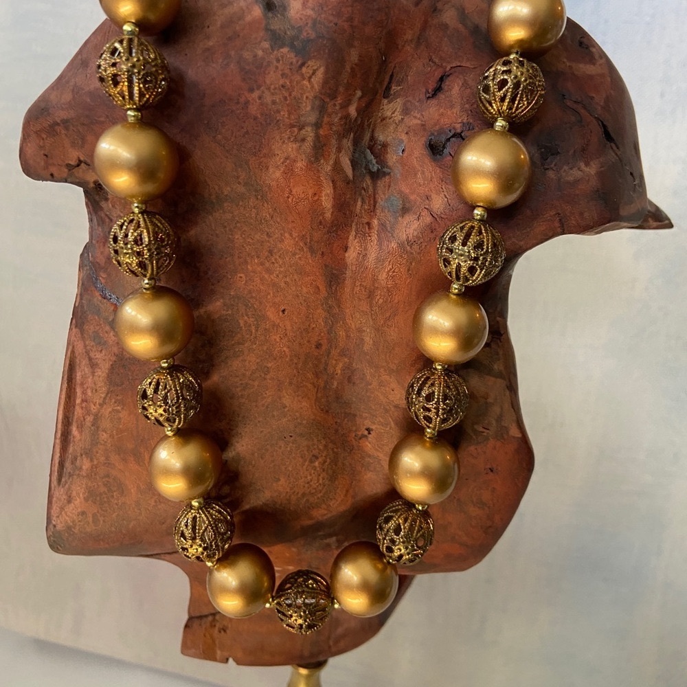 Bead necklace